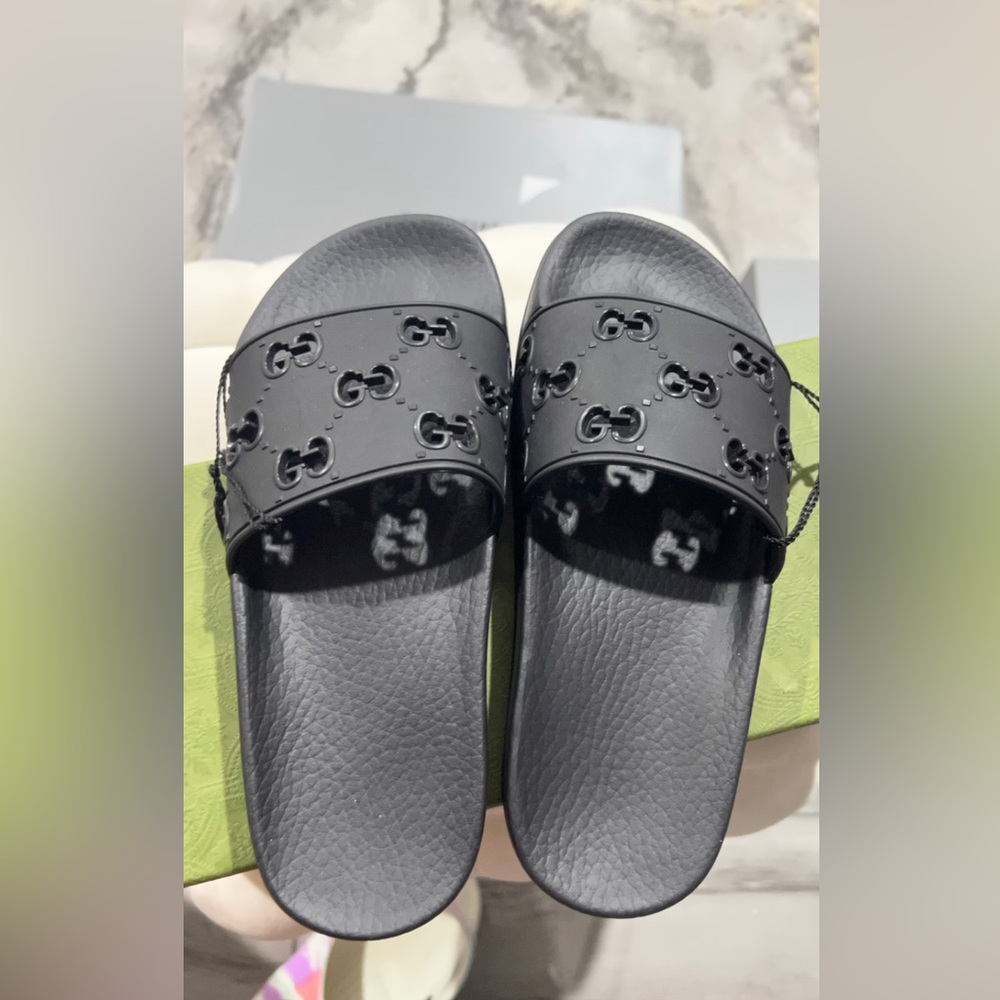 Womens gucci slides